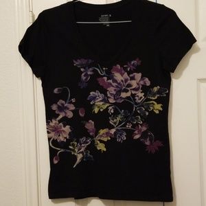 Old Navy shirt sleeved v-neck graphic tee